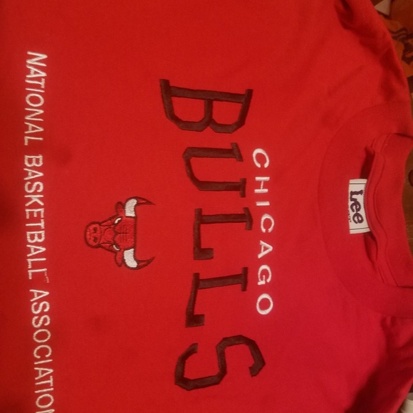 Vintage Mid 90s Chicago Bulls Embroidered shirt - Picture 6 of 6